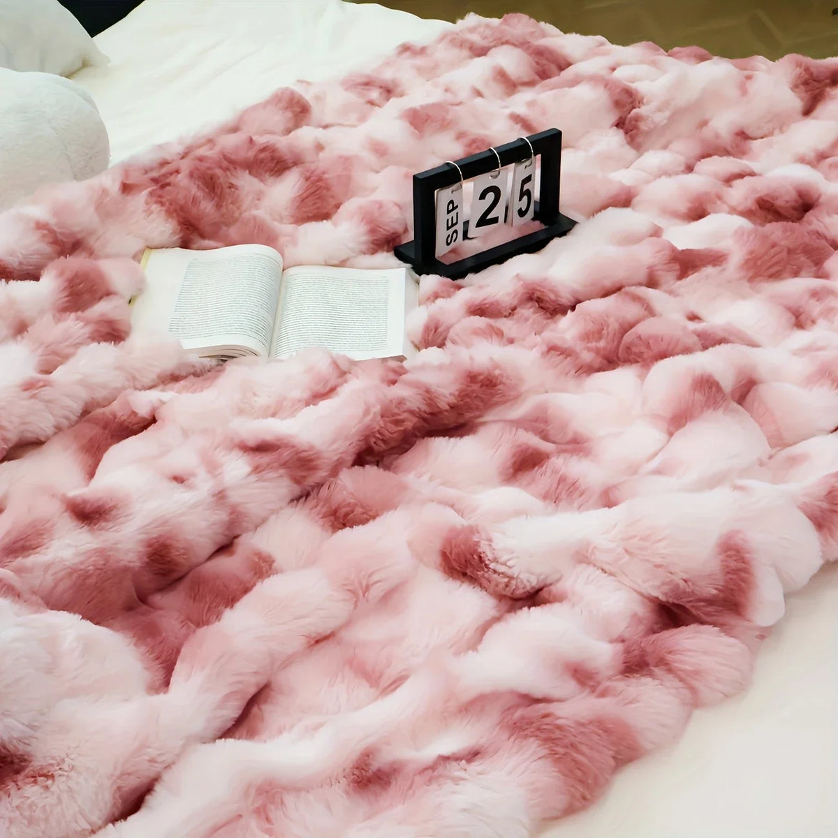 Faux Rabbit Fur Luxury Bubble Throw Blanket | Soft & Warm | 2 Sizes | 11 Colours